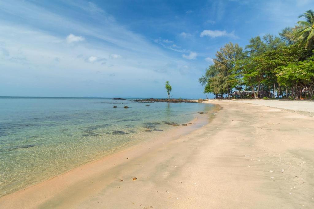 Relax Beach House Hotel Koh Lanta Exterior photo