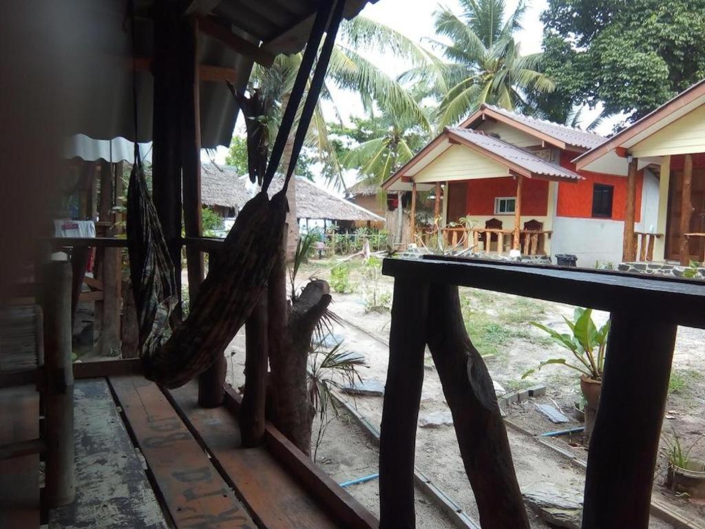 Relax Beach House Hotel Koh Lanta Exterior photo