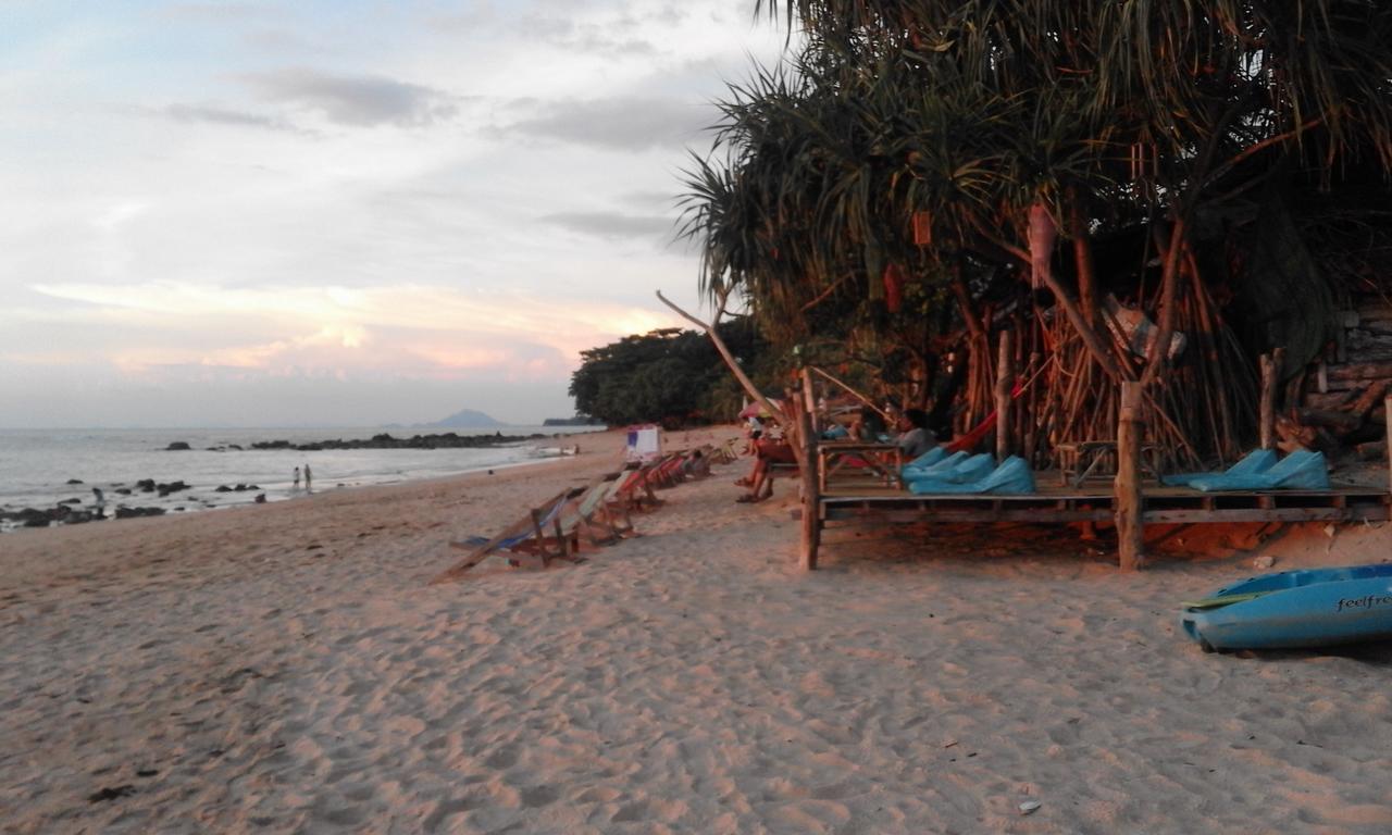 Relax Beach House Hotel Koh Lanta Exterior photo